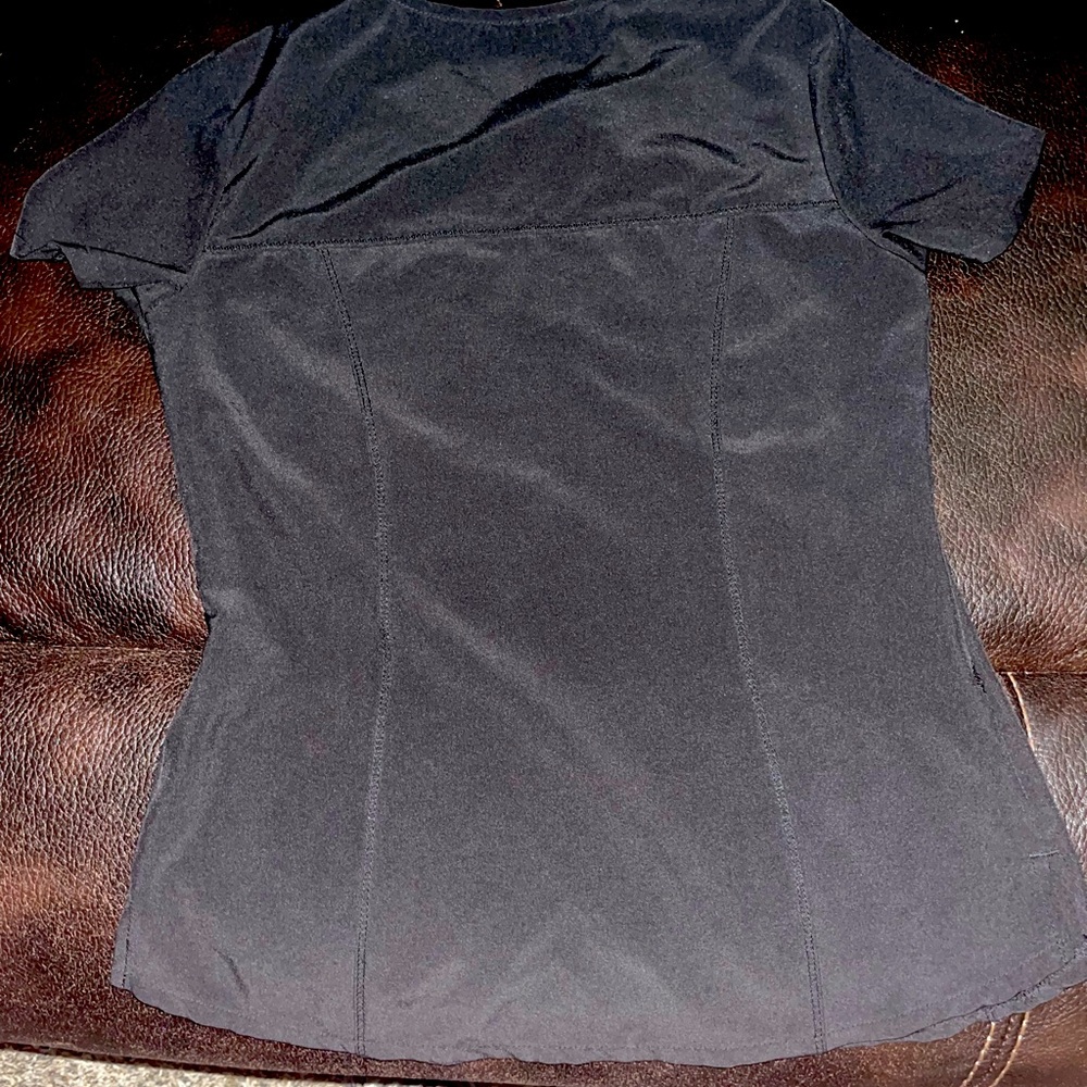 Black scrub top with front top pocket